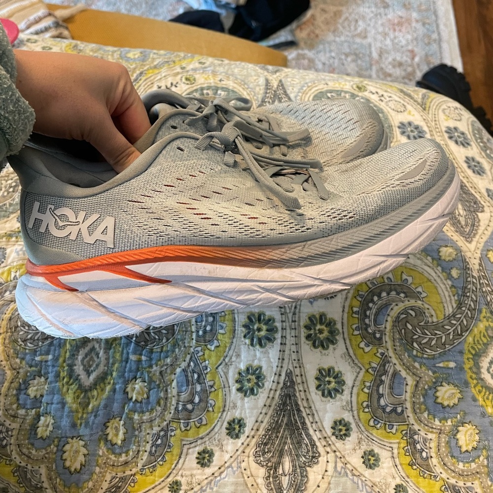 Women’s hokas Clifton 8